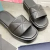 2021 Ultimi sandali Pantofole Designer di lusso di alta qualità Pantofole da spiaggia da donna Scarpe Slide Summer Fashion Wide Flat Flip Flops con scatola