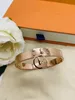 2021 Top Quality Luxury Designer Moda Love Bangle Popular Jóias Rose Gold Sliver Plated Bracelet ou Mulheres Acessórios Chris Presentes Preço atacado