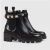 Botas de grife femininas bordados Bee Martin Desert Boot Flamingos Love Arrow Medalha de couro grosso antiderrapante sapatos de inverno tamanho US 5-11 de alta qualidade