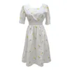 Vestido de verano vintage hueco bordado cintura dulce adelgazante cuello cuadrado manga corta vestidos femeninos 210420