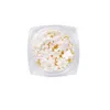 1箱の5つの花びらのネイルステッカー色が変わった爪の装飾3D白い花の混合ビーズgemボールチャームの付属品