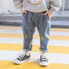 1-8t Maluch Kid Baby Boys Dżinsy Jesień Zima Ciepłe Dna Moda Dżins Spodnie Streetwear Dinozaur Drukuj Cute Dzieci Spodnie G1220