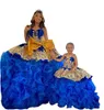 Guld Broderad Lace Mini Quinceanera Klänningar Toddler 2022 Royal Blue Ruffle Organza Skirt Spaghetti Cap Straps Ball Gown Pageant Dress Girls