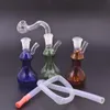 Nyaste Mini Glass Oil Rig Bong 10mm Kvinna Tjock Pyrex Bägare Travel Glas Vatten Bongs DAB Riggar för rökning med silikon halm