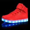 Storlek 26-41 USB Luminous Sneakers för barn Vuxen LED-skor med lysande Barnpojkar Flickor Glödande Sneakers LED tofflor 211022