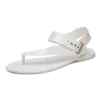 Covoyyar 2021 Sommar Böhmen Fashion Flat Kvinnor Sandaler Slingback Klipp ut Spänne Flip Flops Rom Slip på strandskor WSS317 Y0721