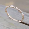 熱い販売のシンプルなダイヤモンドのねじれリングレディースの銅のダイヤモンドのねじれブライダルリングの結婚式のジュエリーリングG1125