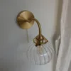 Lámpara de pared pequeña bola de vidrio lideras lideras enchufe en el interruptor de la escalera del espejo del baño del dormitorio aplanador de cobre moderno nordic