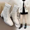 Сапоги зимние дизайнерские женщины бежевые черные 7 см толстые высокие каблуки лодыжки клетчатый квадратный носок гладиатор шнурок обувь 2021