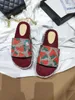 Lyxig designer Kvinnor Sandal Canvas Platform Tofflor Skriv ut Flower Letter Real Leather Beige Brick Red Colors Beach Slides Slipper Outdoor Party Classic Sandals