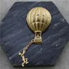Pins Broches Vintage Eenvoudige Luchtballon Gematteerd Legering Menselijke Figuur Hanger Broche Badge Letter V Pin Voor Vrouwen Mannen Partij Jewelry186R