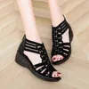 2020 Frau Sandalen Frauen Cyrstal Bequeme Pumpen Damen Mode Keile Weibliche Rom Bling Aushöhlen Schuhe frauen Zip Schuhe G0209