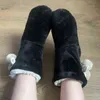 House Slipper Kvinnor Vinter Inomhus Skor Stövlar Fur Ball Contton Plush Anti Skid Grip Sole Hem Fluffy Kvinna Skor Fashion Y1206