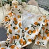 Fransk Orange Skriv ut Wrap Klänning Kvinnor Retro Sweet Puff Sleeve Ruffles Klänning Höst Bohemian A-Line Holiday Beach Dress 210419