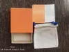 Modieuze oranje bedrukte letters sieradenbox sets en accessoires geschikt voor kettingarmbandringoorbellen De doos wordt niet apart verkocht