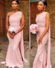 African Plus Size Pink Bridesmaid Dresses with Train One Shoulder Ruched Pleats Maid of Honor Chiffon Beaded Sashes Wedding Guest Gown vestidos Custom Made