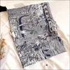 Lyxiga halsdukar 90 90 cm Silk Scarf Topp Square Twill Hand Rolled Bandana Foulard Femme Soie de Marque Luxe 210819187q