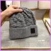 2021 Soild Knitted Hat Street Fashion Baseball Cap Women Designer Casquette Sports Caps Hats Mens Wool Bucket Hat Winter Plaid Hut D2110206F