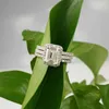 Luksusowy 925 Sterling Silver Emerald Cut Symulowany Diamond Wedding Engagement Cocktail Kobiety Bands Pierścionki Zestaw Fine Jewelry Prezent