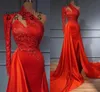 Fabulous Arabiska röda aftonklänningar Vintage High Neck One Shoulder Lace Appliqued Long Train Party Occsace Grows Prom Dress med BC11348