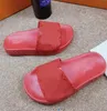 157w Najnowsze Wysokiej Jakości Mężczyźni Projekt Kobiety Flip Flops Kapcie Moda Skórzane Slidki Sandals Damskie Obuwie