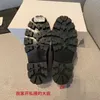 أحذية مارغريت السوداء ثلاثية التريومفي سلسلة ذهبية متسكع