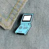 Handheld gameconsole Emaille Pins Custom Broches Revers Pin Shirt Bag Blue Badge Sieraden Cadeau voor kinderen Vrienden