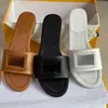 Kvinnor Signatur Sandaler Läder Slides Tofflor Utsmyckade Baguette Mönster Höga klackar Designerskor Sommar Utomhus Flats Flip Flops Med Box 315