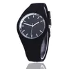 Ladies Quartz Watch 40mm Sport Armbandsur Mode Business Klockor Casual Elegant Montre de Luxe Simple Cool Wristwatches