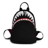 mochila escolar de tiburones