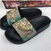 2021 haute qualité hommes femmes pantoufle été sandales plage diapositives mode loisirs pantoufles dames Sandali salle de bain maison chaussures classique lettre impression motif fleur