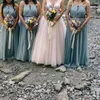 高品質の花嫁介添メイドのドレスシフォンの床の長さの庭の田舎の春の夏のメイドの名誉ガウンの結婚式のゲスト仕立て屋プラスサイズ