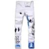 2021 Fashion New Mans Bokstäver Flame Printed Jeans Slim Rak Skull Graffiti Färgade Målade Stretch Byxor X0621