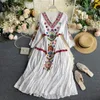 Neploe Indie Folk Robe de broderie de fleurs lourdes Femmes V Col Flare Manches longues Longue Robe Taille haute Robes de cordon 1D368 210423