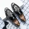 Diseñador superior Costuras de cuero Zapatos de baile de negocios para hombres Patrón de piel de serpiente Fondo suave de lujo Boda Punta estrecha Hombres Pisos Mocasines Calzado