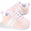 Baby Schuhe Junge Mädchen Solide PU Gestreiften Sneaker Komfort Neue Stil Neugeborenen Erste Wanderer Casual Krippe Mokassins Großhandel