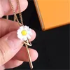 Daisy Lettre Simple Mode Pendentif Colliers Avec Boîte Charme Exquis Bijoux De Mode En Plein Air Partie Élégant Collier