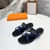 Matt Nude Kreuzriemen Frauen Sandalen Luxurys Designer Hausschuhe Sommerstrand Outdoor Wide Flache Rutsche mit Kasten Hohe Qualität Urlaub Mode Schuhe