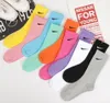 Venda por atacado Meia Mulheres Homens Meias Joelho Alta Meias Moda Meias Esportes Futebol Cheerleaders Long Socks Algodão 5 Pares / Pacote