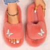 Luksusowe kapcie Kobiety Fluffy Flip Flops Cyrkon Butterfly Faux Fur Platform Slajdy Designer Sandals Buty