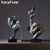 YuryFvna Lovers Scultura Astratta Coppia romantica Statue Moderne Creative Figurine Ornamenti fatti a mano Decorazioni per la casa Regali 210804