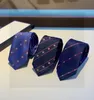 豪華な絹の素材メンズワイドネックネクタイインタビューインタビューJacquard Bow Ties Man Suit Desk Decors社製のファブリック手作り8cm * 148cmボーイフレンドギフト