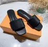 Klassisk skrivelse tryckta tofflor damer sommar mode hotell strand skor flip flops lyx designer kvinnlig semester sandaler märke kvinnor flip-flops