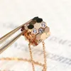 Nytt hänge 2022 Märke Pure 925 Sterling Silver Smycken Kvinnor Rose Gold Bee Love Diamond Halsband Lovely Fine Lyx Brand Top Quality Fine Smycken Söt Lovely