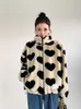 CheerArt Beige Faux Fur Coat Women Heart Print Sherpa Kawaii Fleece Jacka Gullig Vinter Ytterkläder Koreanska Mode Kläder 211019