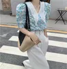 夏の甘い女性レトロ花人形襟刺繍ブラウスパフスリーブプリントショートシャツ210531