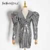 Twotwinstyle Sequin Slim-jurk voor vrouwen v-hals bladerdeeg lange mouw hoge taille mini jurken vrouwelijke mode kleding stijl 210517