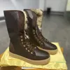 Stivaletti da neve invernali alla moda Scarpe firmate Stivali Martin in pelle al ginocchio Pelliccia Australia Scarpe basse stringate con stampa scamosciata in shearling