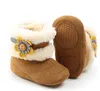 Första vandrare Fashion Flower Style 0-18m Bebisar Vinter Varma pälsstövlar Födda Baby Boys Girls Moft Soled Anti-slip Crib Shoes