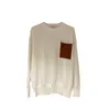 포켓 수 놓은 흰색 긴 소매 스웨터 여성의 봄과 가을 새로운 느슨한 커플 splicing 패션 니트 바닥 셔츠